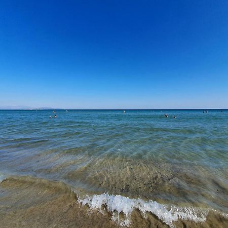 Artemis Bay Apartments Near Sea And Airport Kültér fotó